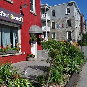 Barefoot Hostel Ottawa